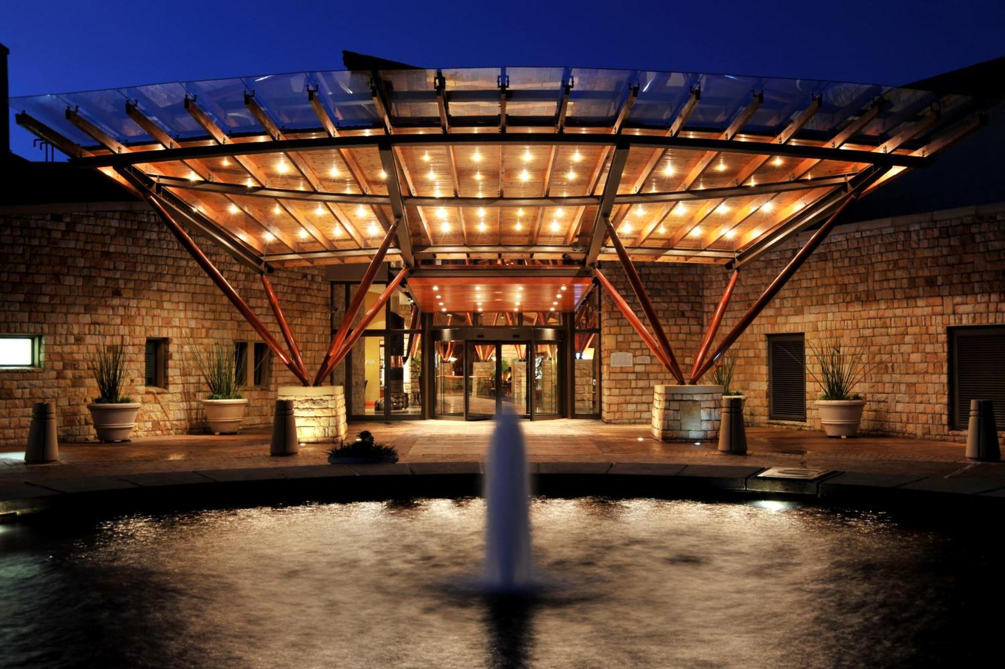 Arabella Hotel, Golf And Spa Hermanus Luaran gambar The entrance to the resort